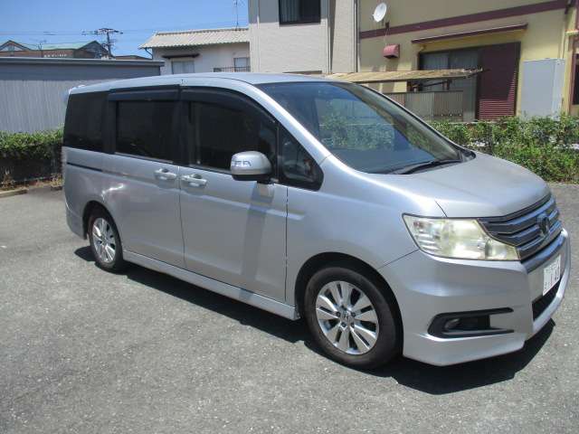 2010 Honda Stepwgn – thumbnail 3
