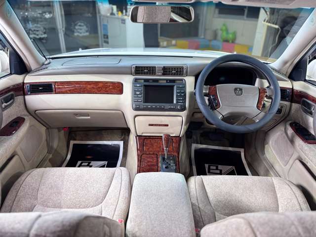 2004 Toyota Crown Majesta – thumbnail 2