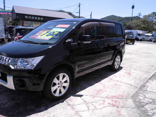 2010 Mitsubishi Delica D:5 – thumbnail 4