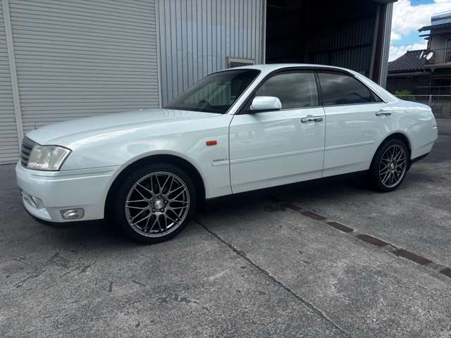 2000 Nissan Gloria – thumbnail 2