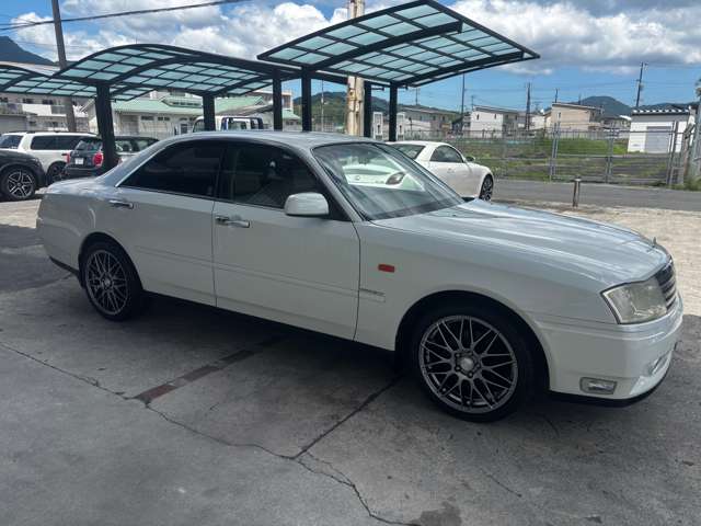 2000 Nissan Gloria – thumbnail 3