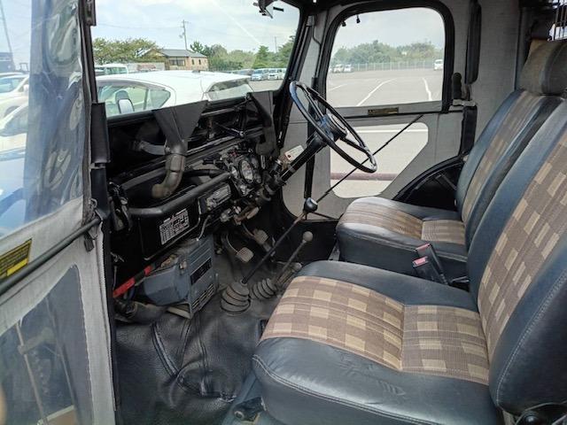 1997 Mitsubishi Jeep – thumbnail 3