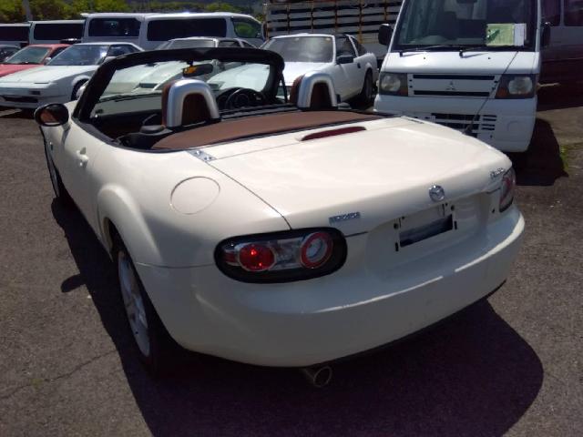 2005 Mazda Roadster – thumbnail 2