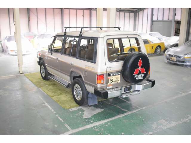 1990 Mitsubishi Pajero – thumbnail 2