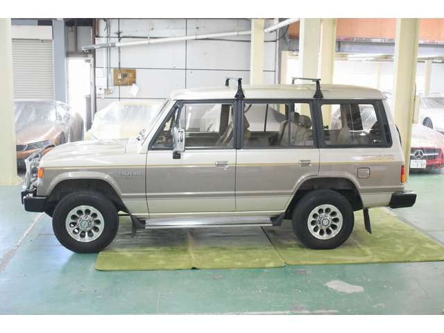 1990 Mitsubishi Pajero – thumbnail 3