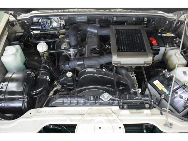 1990 Mitsubishi Pajero – thumbnail 4