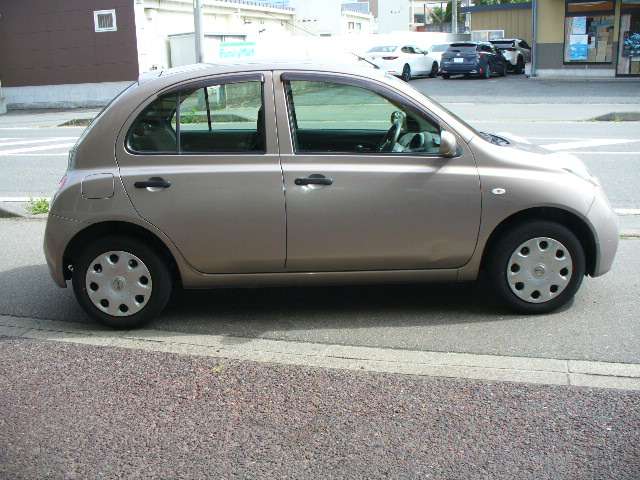 2009 Nissan March – thumbnail 3