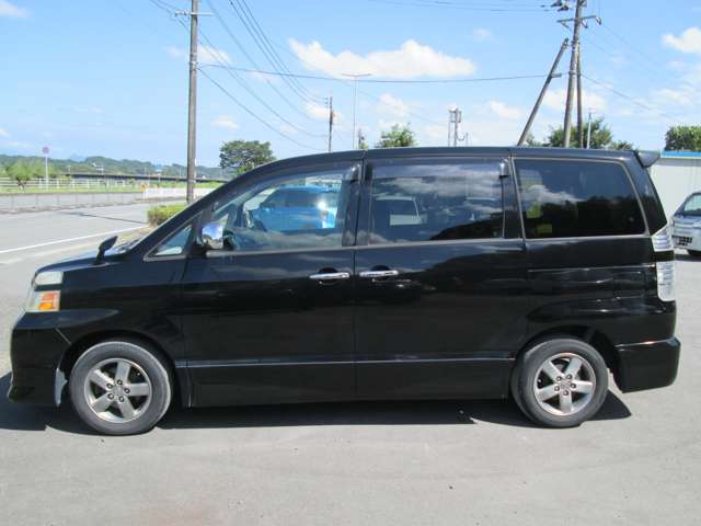 2006 Toyota Voxy – thumbnail 4