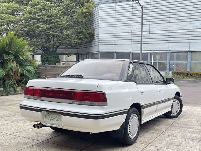 1991 Subaru Legacy Sedan – thumbnail 2