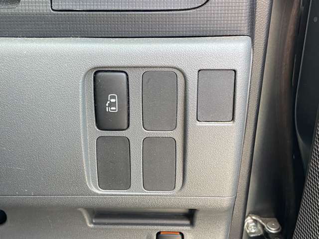 2009 Daihatsu Tanto – thumbnail 3