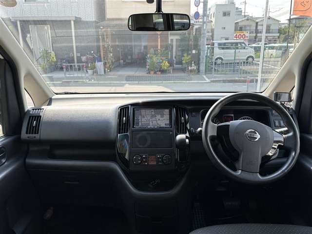2010 Nissan Serena – thumbnail 2