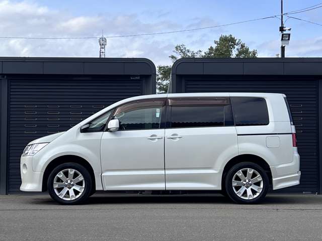 2008 Mitsubishi Delica D:5 – thumbnail 4