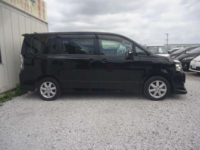 2008 Toyota Voxy – thumbnail 4