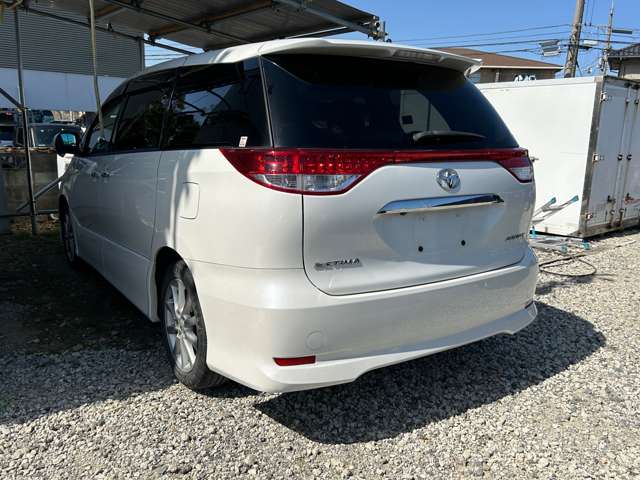 2010 Toyota Estima – thumbnail 4
