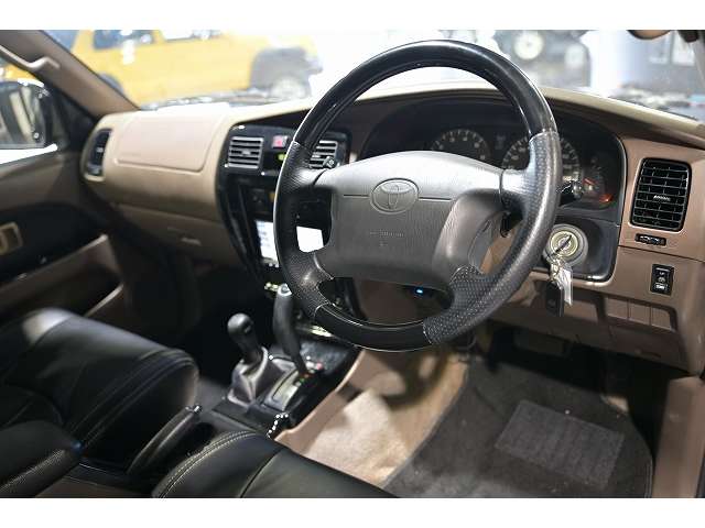 2002 Toyota Hilux Surf – thumbnail 4