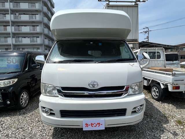 2009 Toyota Hiace – thumbnail 3