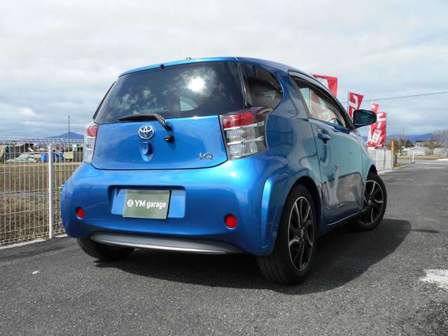 2011 Toyota iQ – thumbnail 3
