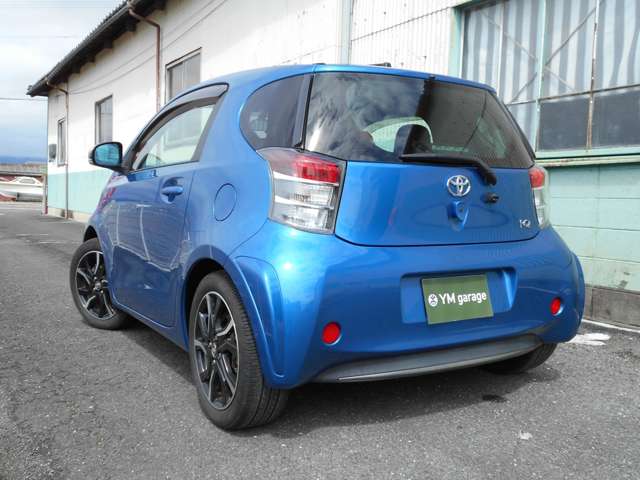 2011 Toyota iQ – thumbnail 4