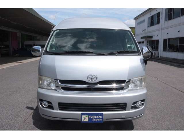 2010 Toyota Regius Ace – thumbnail 3