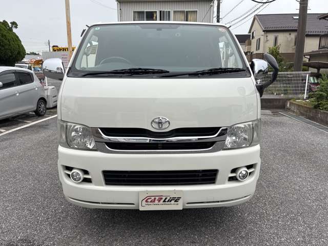 2009 Toyota Hiace – thumbnail 2