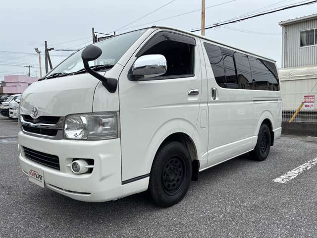 2009 Toyota Hiace – thumbnail 3