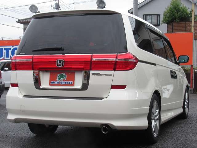 2010 Honda Elysion – thumbnail 2