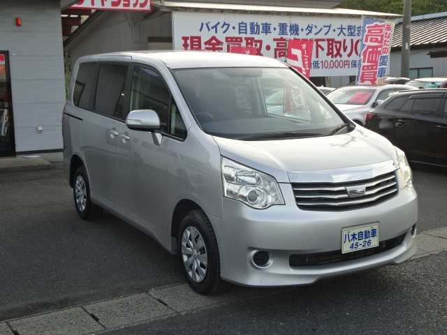 2011 Toyota Noah – thumbnail 4