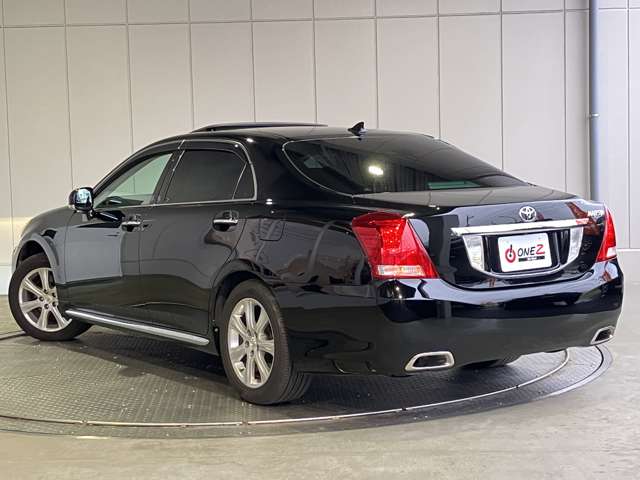 2009 Toyota Crown Majesta – thumbnail 3