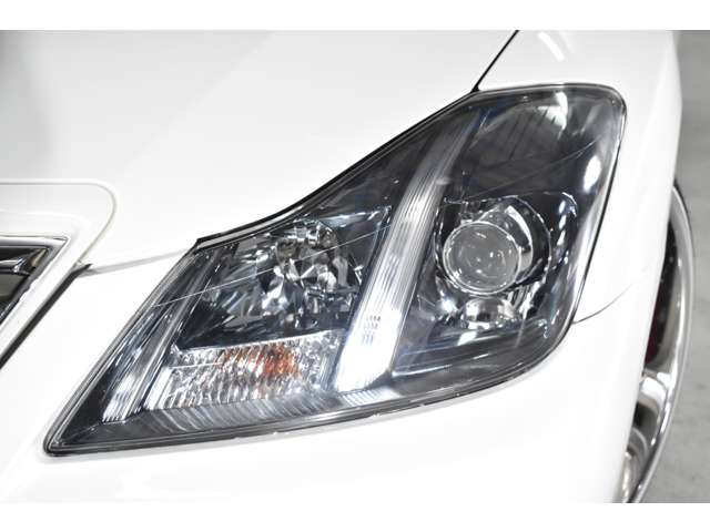 2010 Toyota Crown Athlete – thumbnail 4