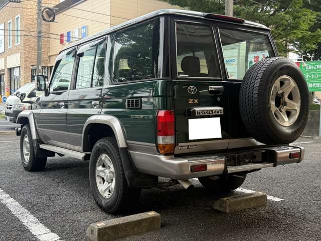 2004 Toyota Land Cruiser 70 – thumbnail 3