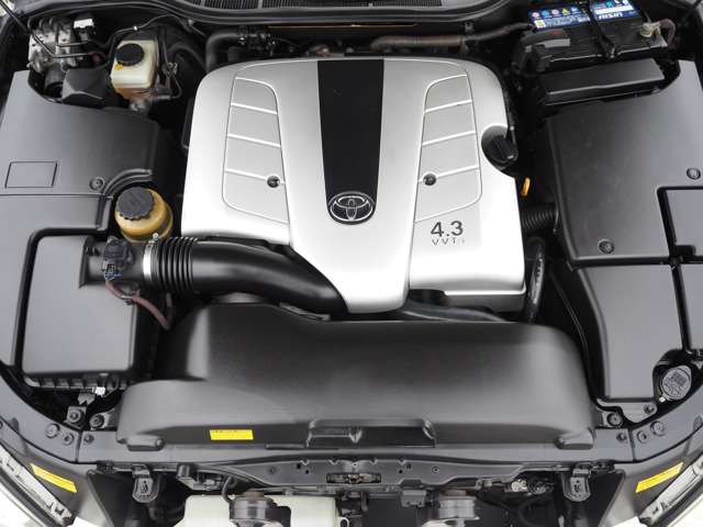 2003 Toyota Celsior – thumbnail 3