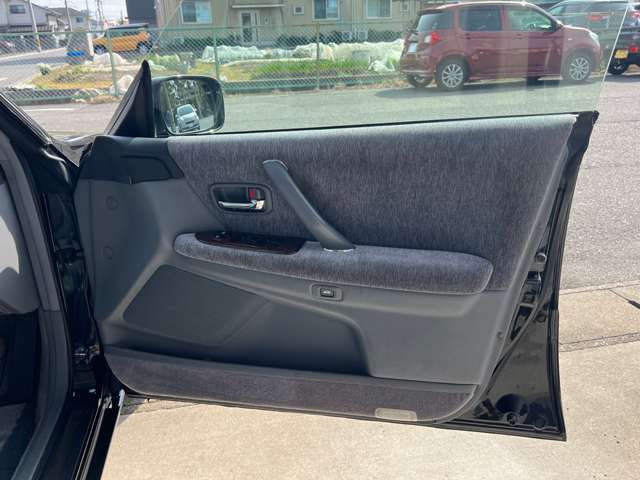 1997 Toyota Crown Majesta – thumbnail 4