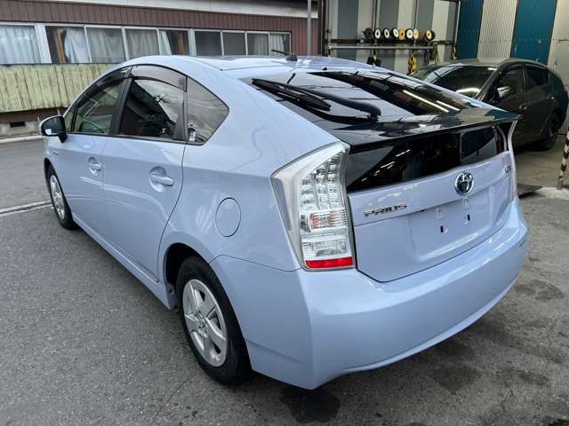 2011 Toyota Prius – thumbnail 4