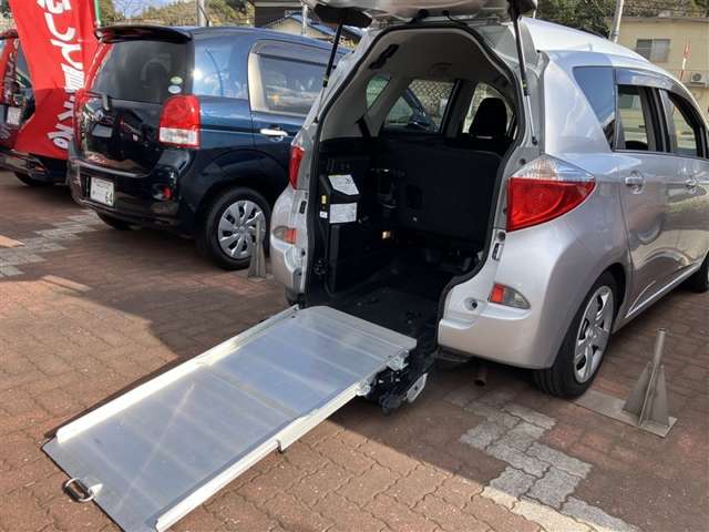 2010 Toyota Ractis – thumbnail 2