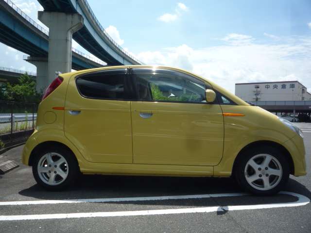 2005 Subaru R2 – thumbnail 4