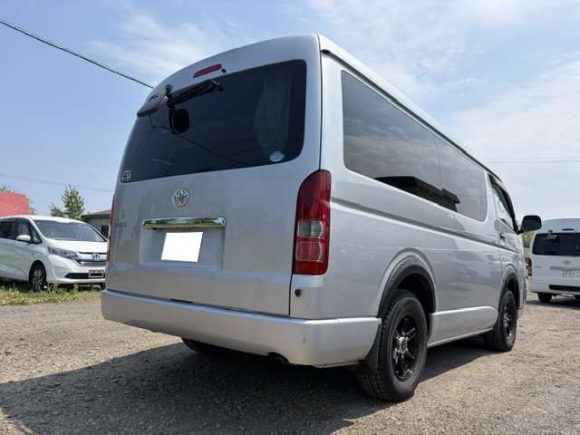 2006 Toyota Hiace – thumbnail 3
