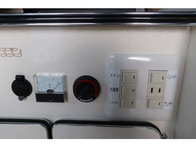 2011 Toyota Hiace – thumbnail 3