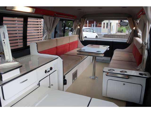 2011 Toyota Hiace – thumbnail 4