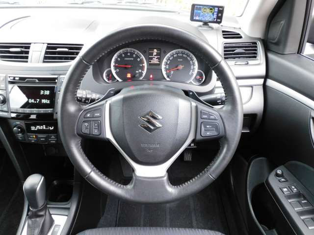 2010 Suzuki Swift – thumbnail 3