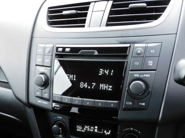 2010 Suzuki Swift – thumbnail 4