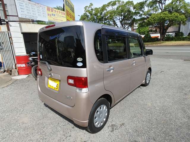 2010 Daihatsu Tanto – thumbnail 4