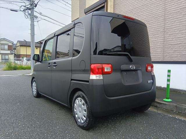2010 Daihatsu Tanto – thumbnail 2