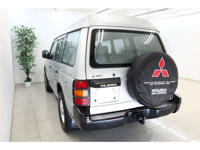 1992 Mitsubishi Pajero – thumbnail 4