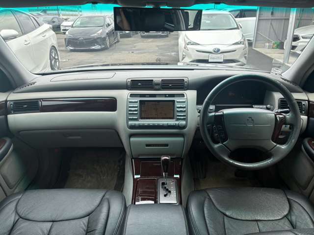 2000 Toyota Crown Majesta – thumbnail 2