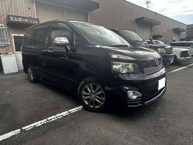 2010 Toyota Voxy – thumbnail 3