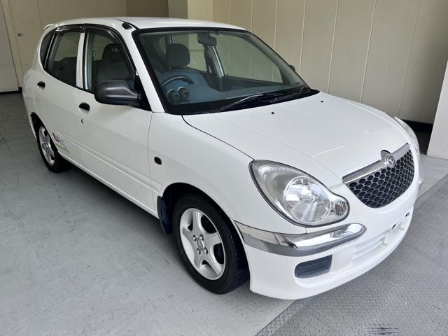 2002 Daihatsu Storia