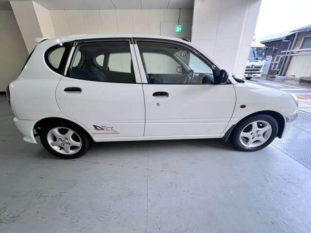 2002 Daihatsu Storia – thumbnail 4