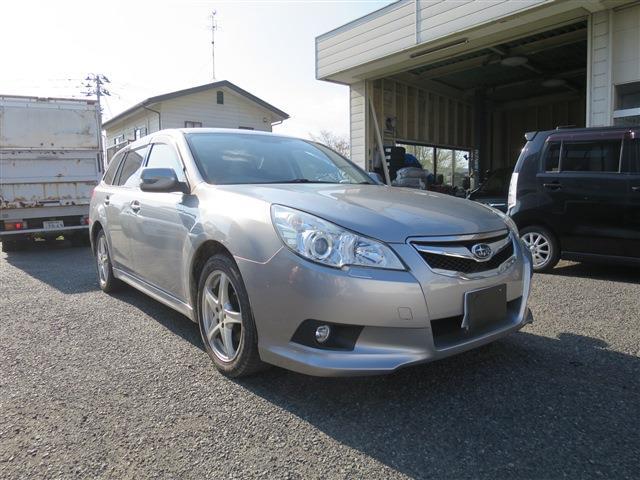 2010 Subaru Legacy Touring Wagon – thumbnail 3