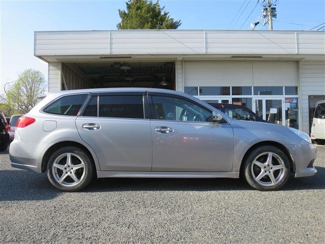 2010 Subaru Legacy Touring Wagon – thumbnail 4