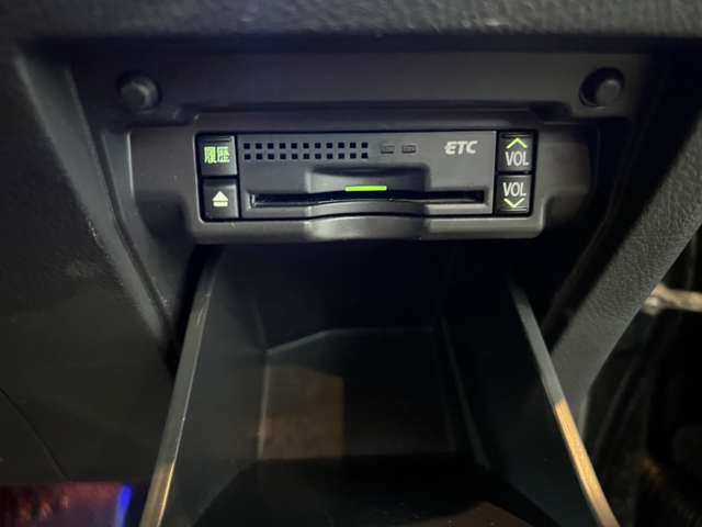 2011 Toyota Vellfire – thumbnail 4